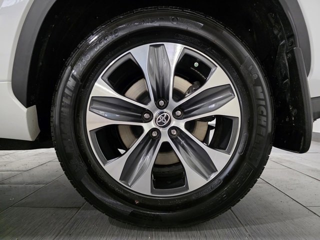 Used 2022 Toyota Highlander XLE image 24