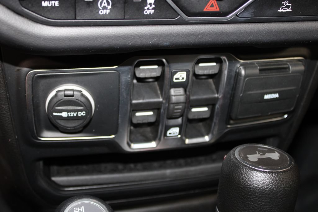 Used 2025 Jeep Wrangler Unlimited Sahara AWD/4WD image 43