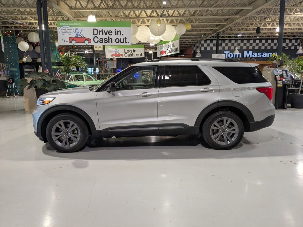 Used 2023 Ford Explorer XLT w/ Equipment Group 202A AWD/4WD image 12