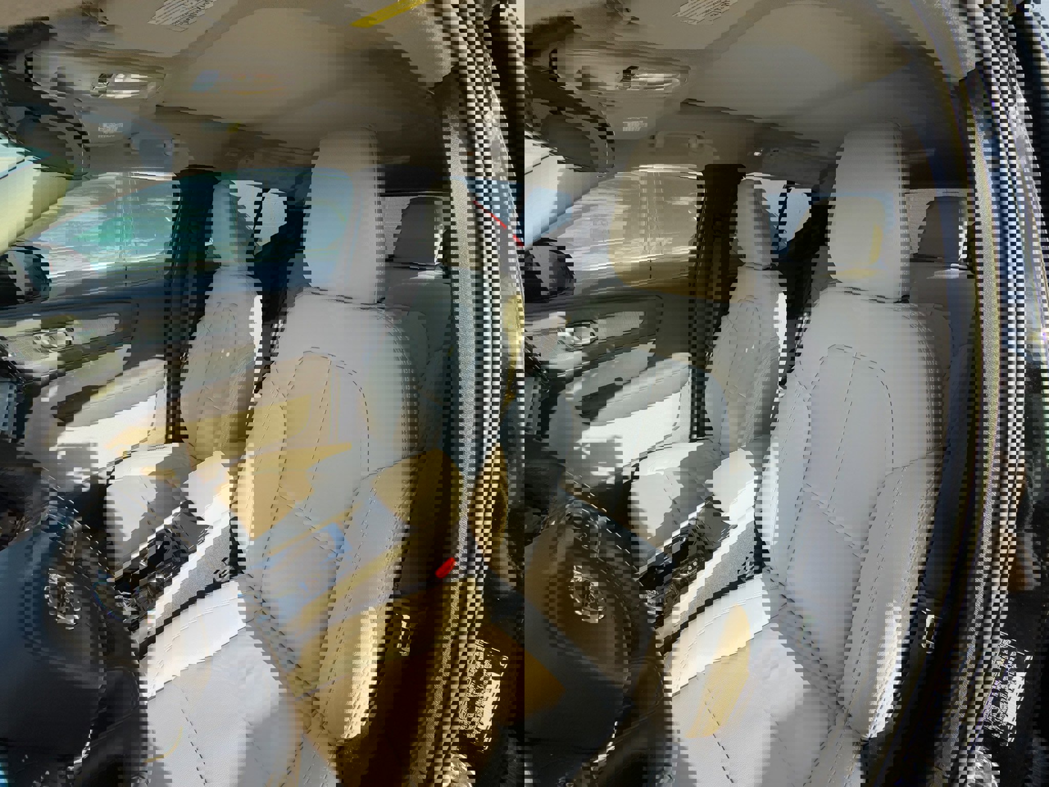 Certified 2023 Volvo XC40 B5 Plus w/ Climate Package image 18