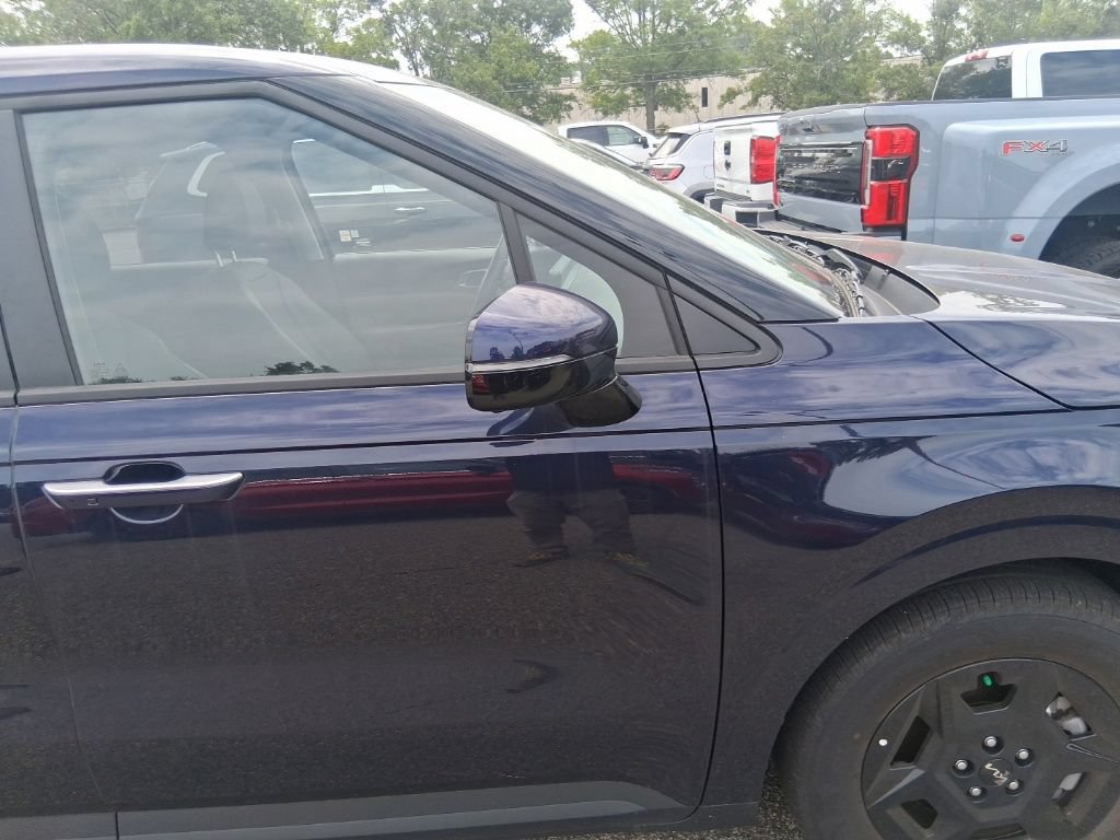 Certified 2026 Kia Carnival FWD image 4