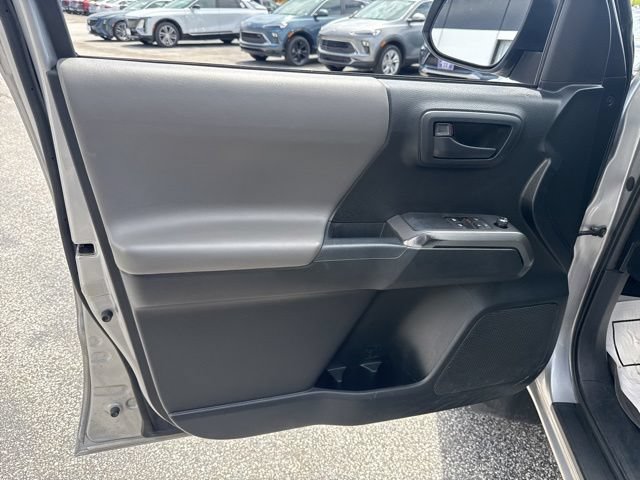 Used 2017 Toyota Tacoma SR5 w/ Tow Package AWD/4WD image 14