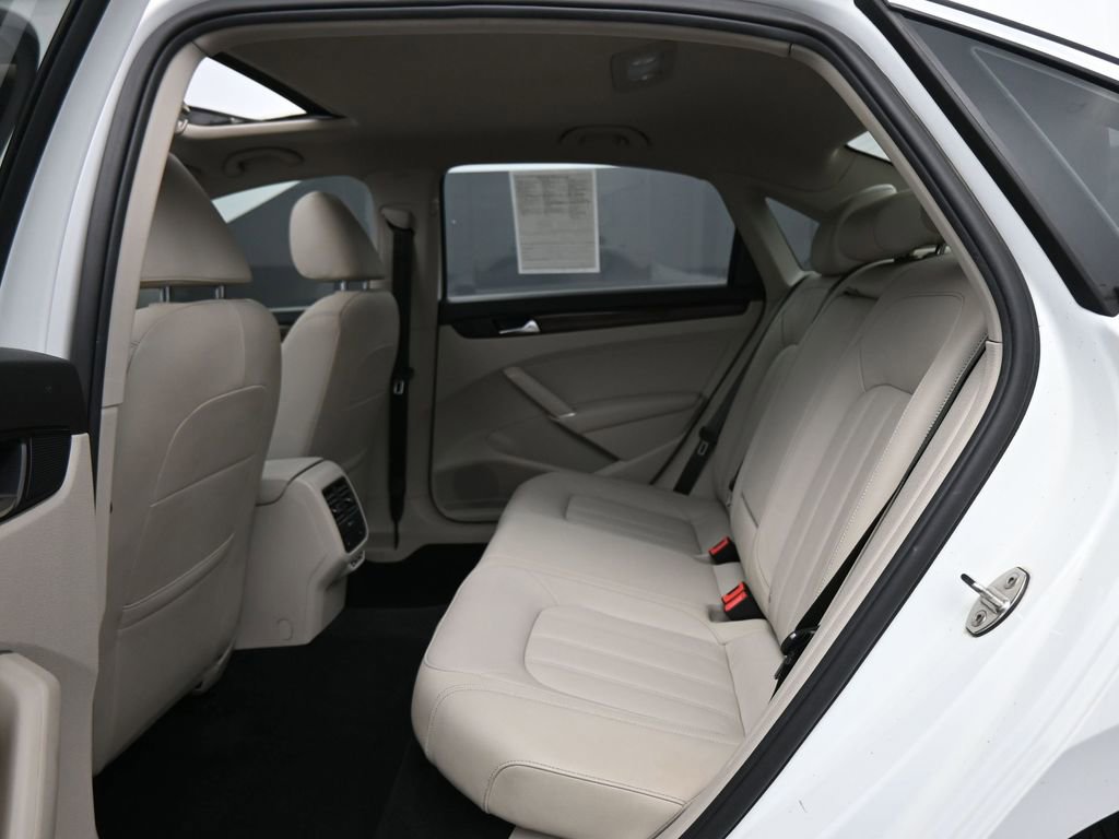 Used 2020 Volkswagen Passat 2.0T SEL image 16