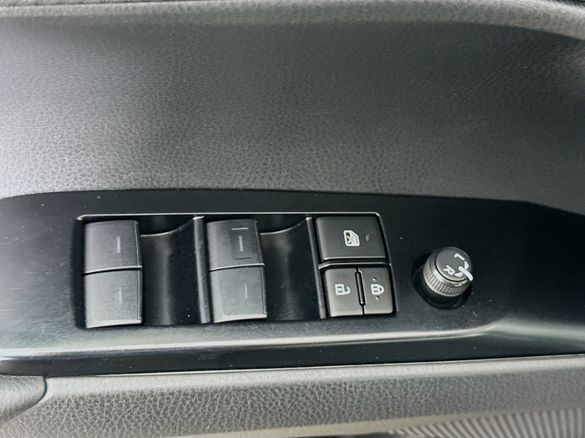 Used 2025 Toyota Camry SE image 15