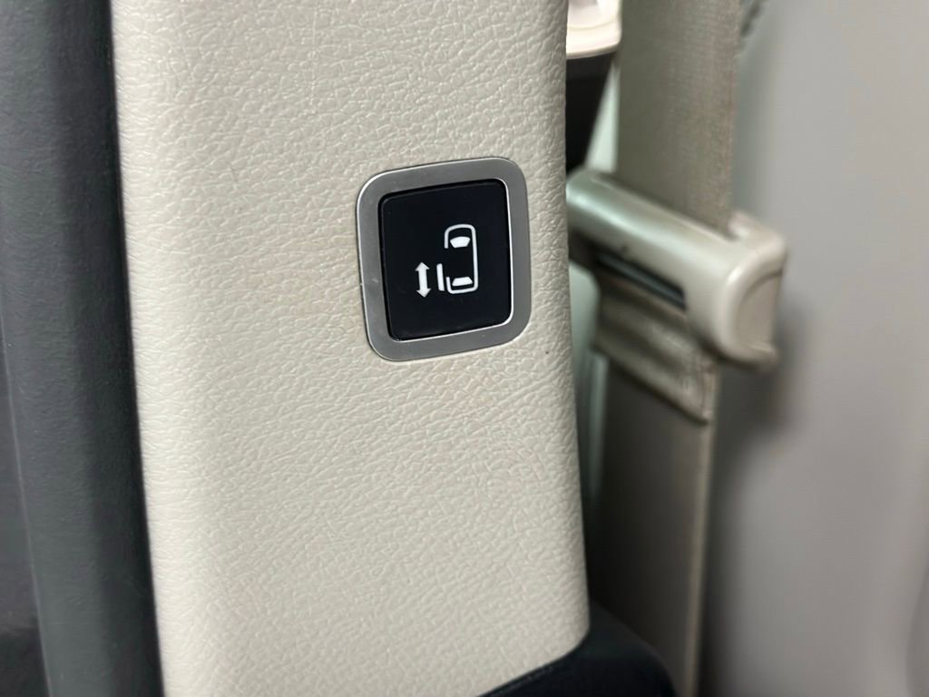 Used 2017 Chrysler Pacifica Limited image 22