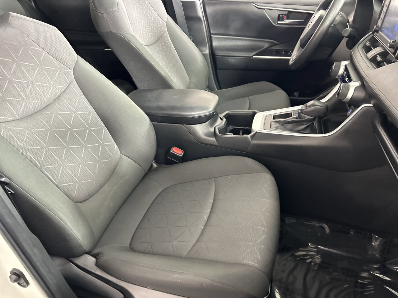 Used 2022 Toyota RAV4 XLE w/ Convenience Package FWD image 26