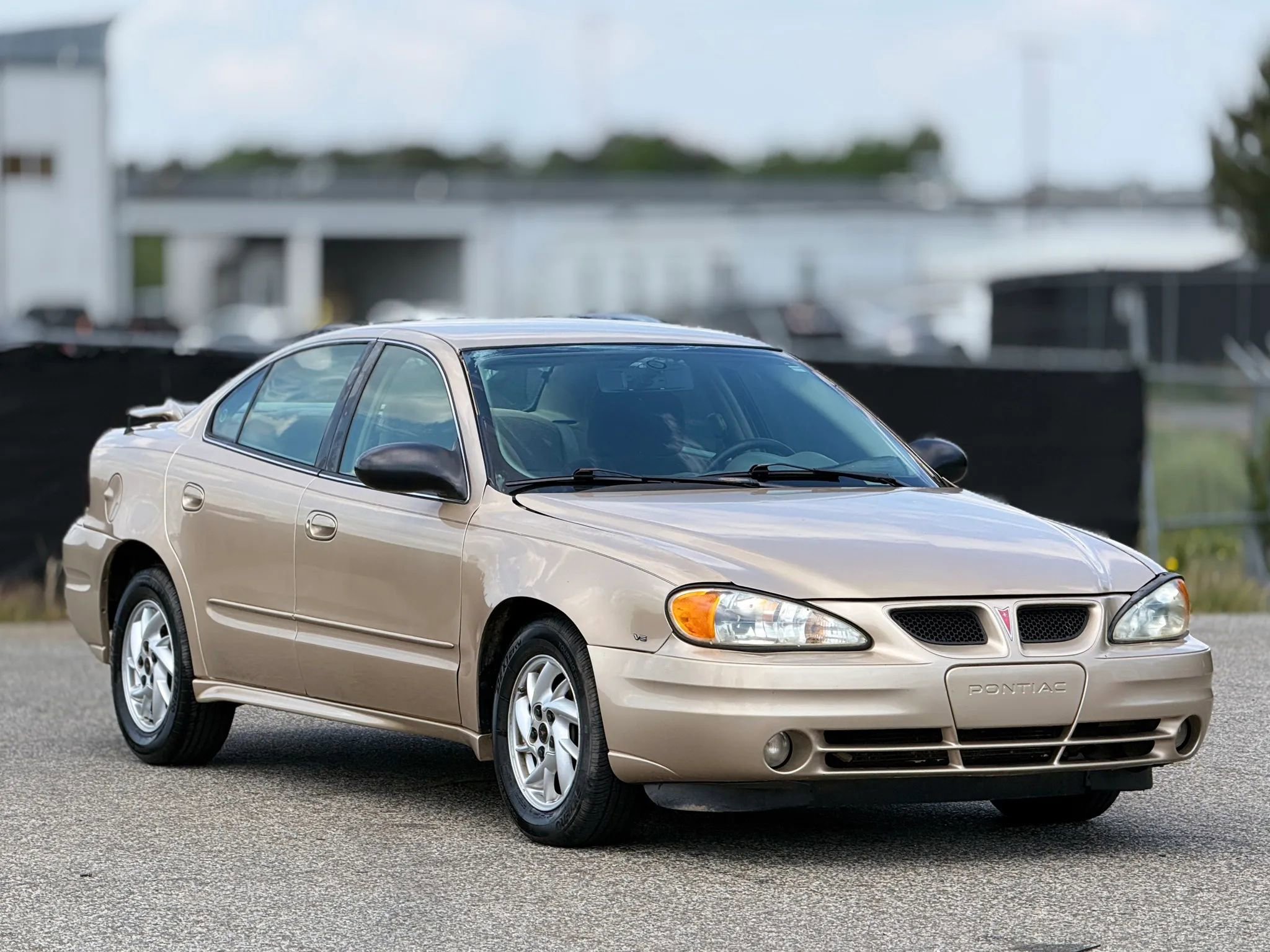Used 2004 Pontiac Grand Am SE FWD image 1