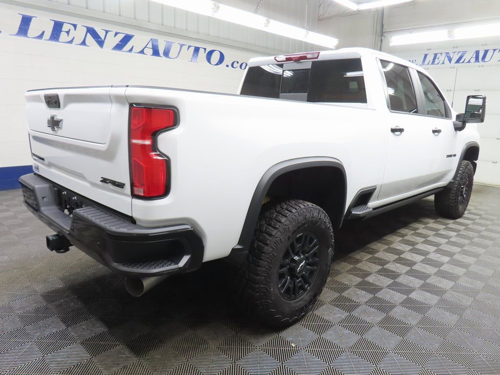 Used 2025 Chevrolet Silverado 2500 ZR2 w/ Technology Package image 4