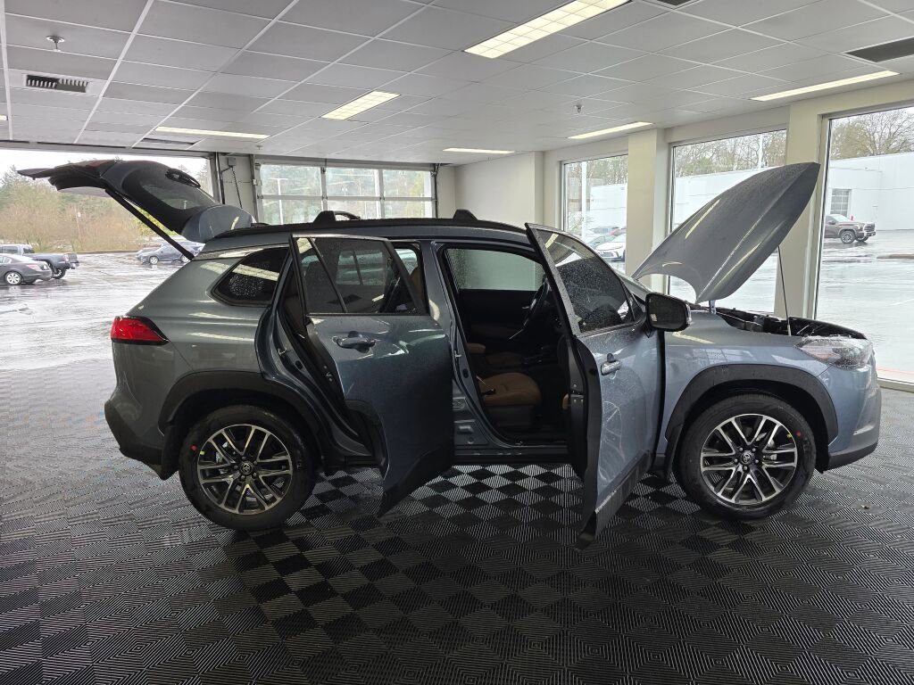 Used 2026 Toyota Corolla Cross XLE w/ Convenience Package image 18