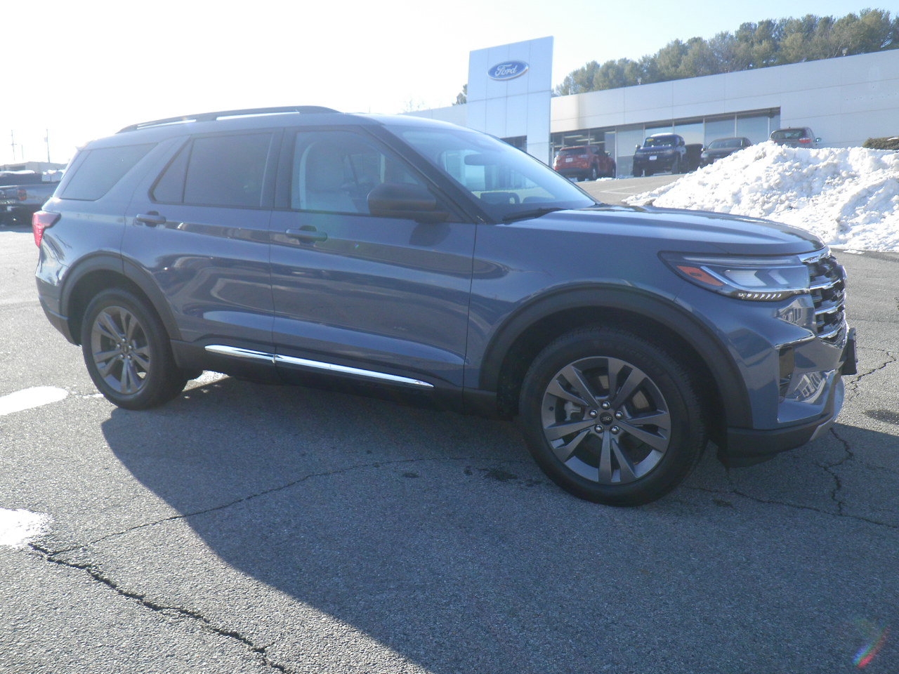 Certified 2025 Ford Explorer Active w/ Active Comfort Package image 1