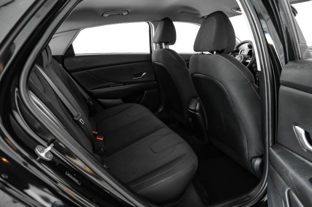 Used 2021 Hyundai Elantra SE w/ Cargo Package image 32