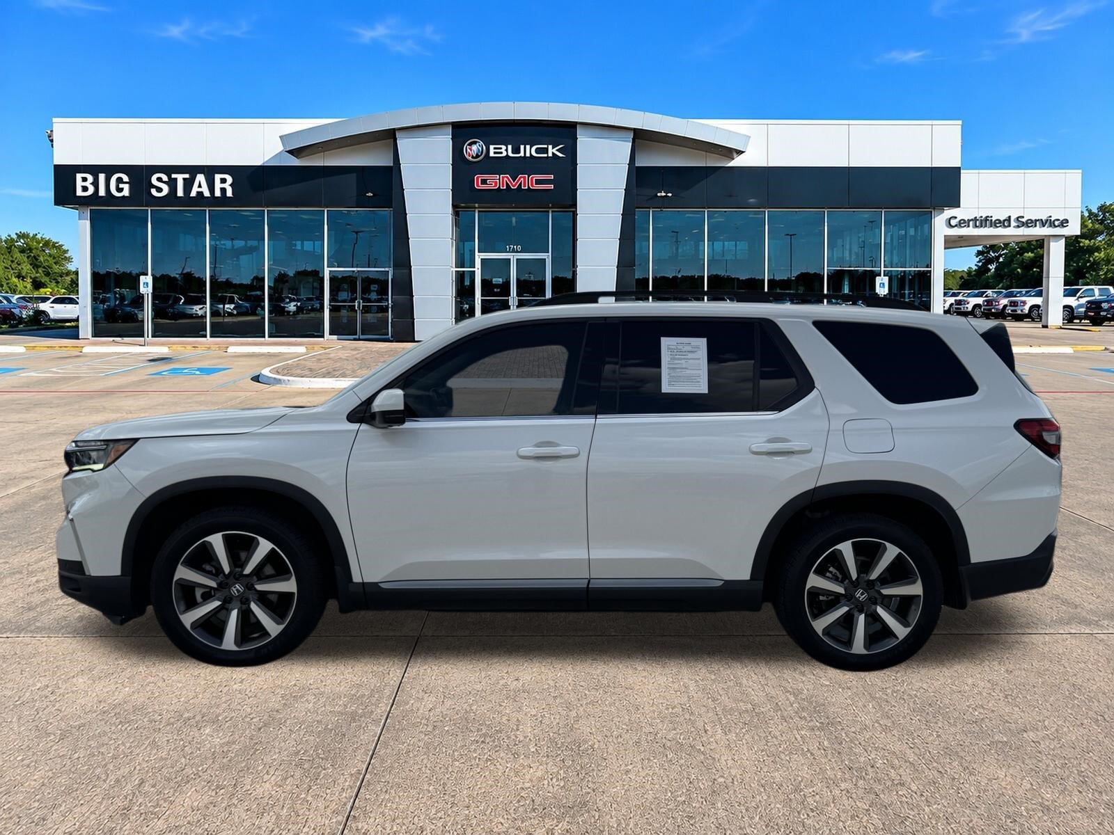 Used 2025 Honda Pilot Elite image 3