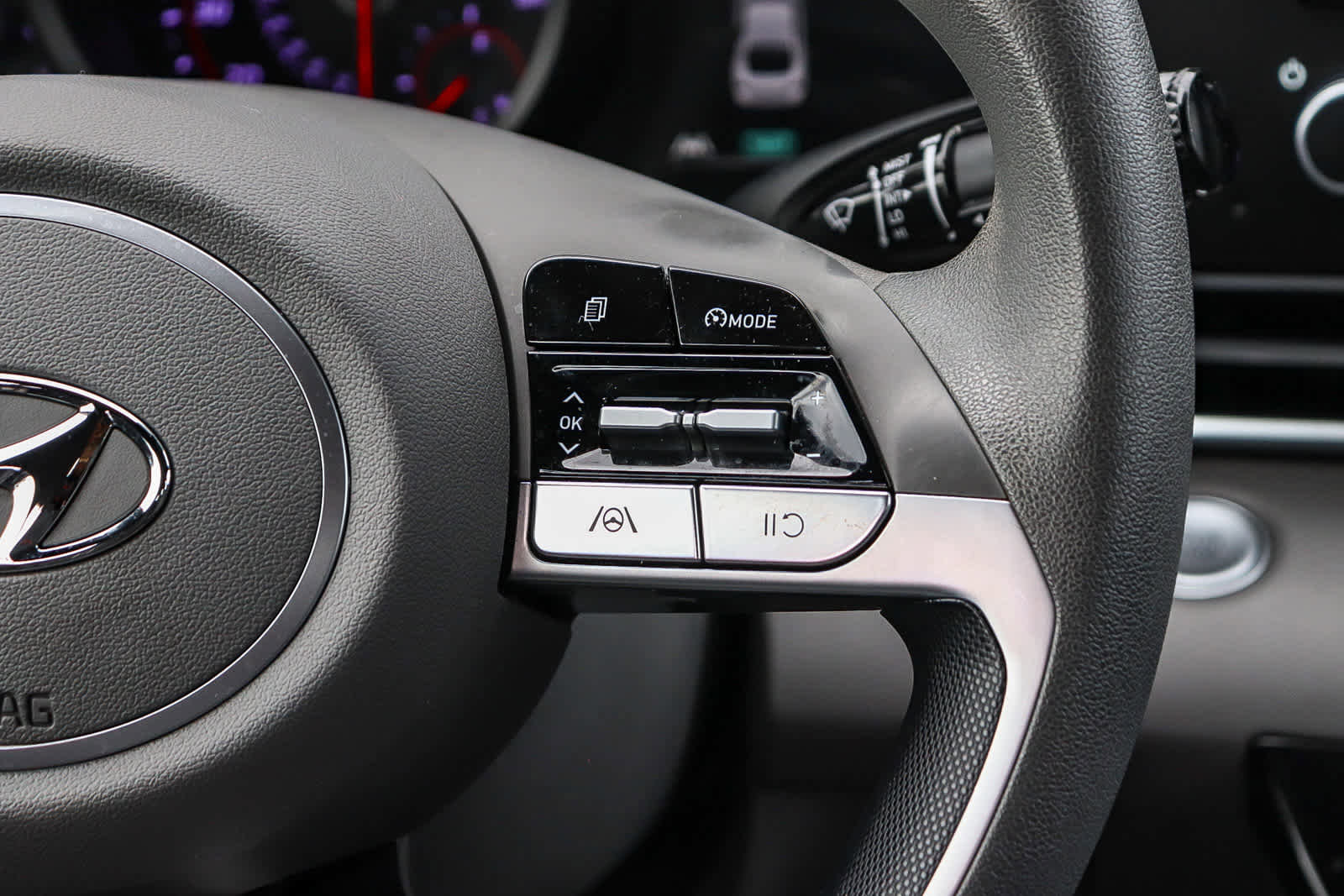 Used 2023 Hyundai Elantra SEL image 19