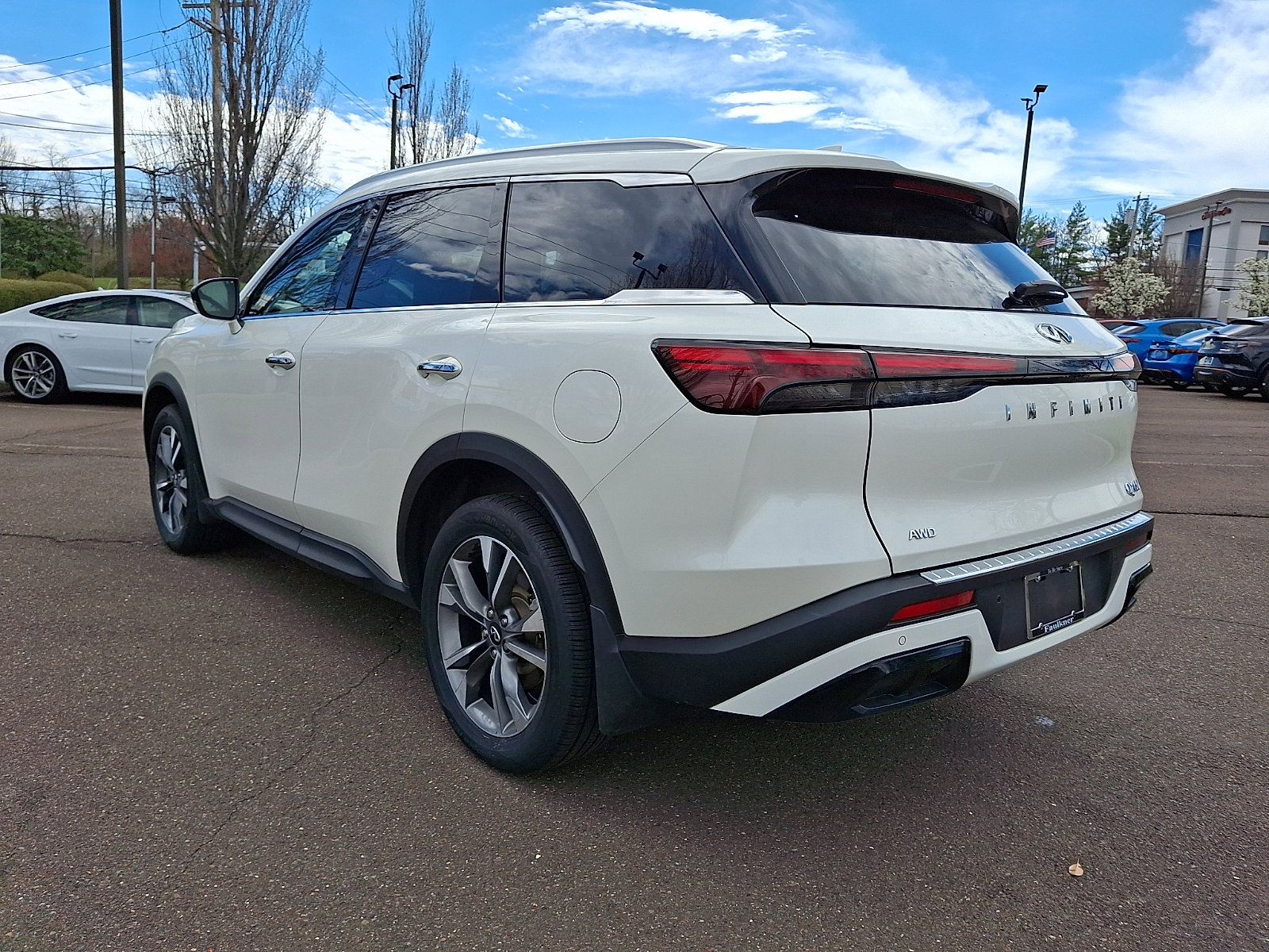 Certified 2023 INFINITI QX60 Luxe w/ Cargo Package AWD/4WD image 4