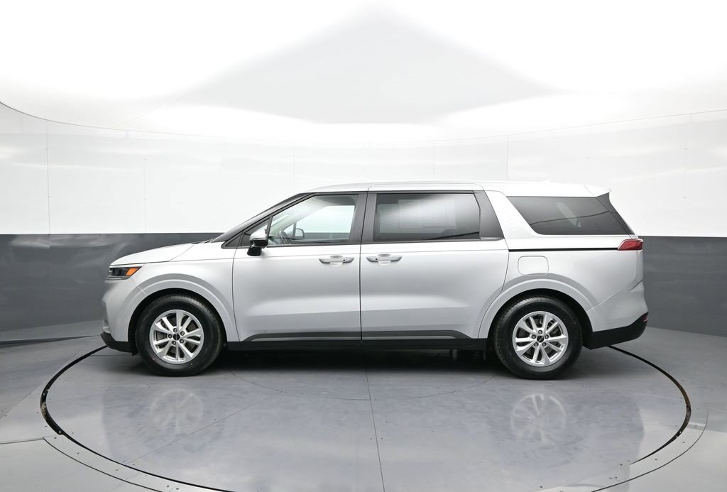 Certified 2023 Kia Carnival LX image 9