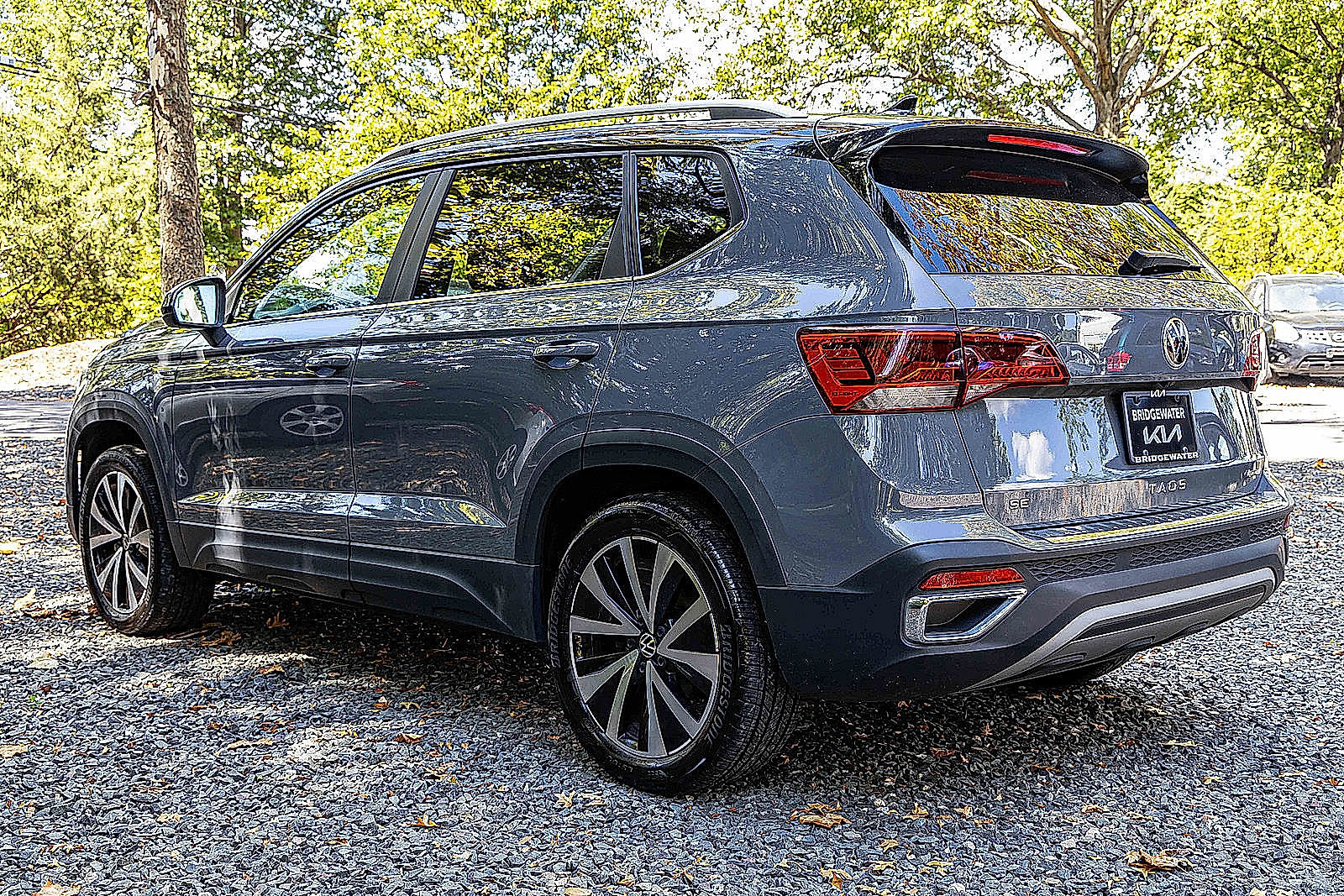 Used 2023 Volkswagen Taos SE w/ Panoramic Sunroof Package image 4