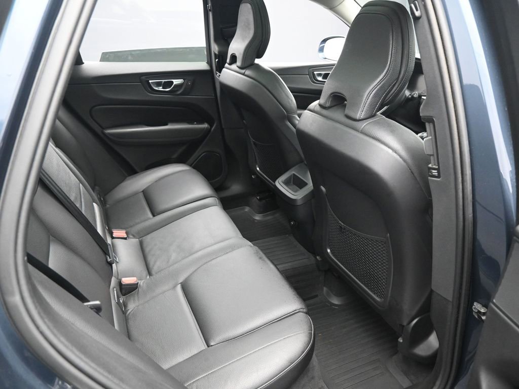 Used 2020 Volvo XC60 T6 Momentum image 22