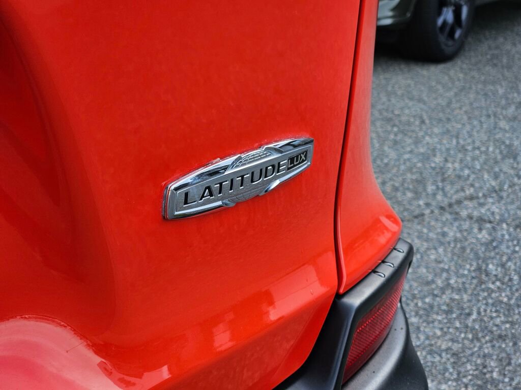 Used 2021 Jeep Cherokee Latitude Lux w/ Comfort/Convenience Group image 11