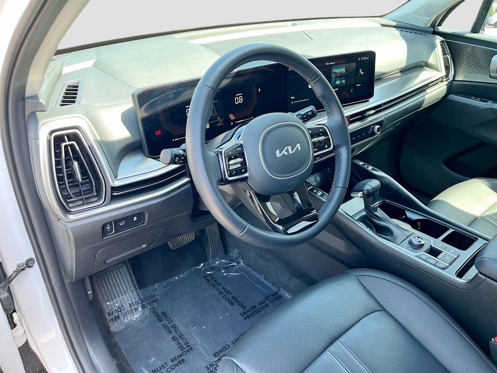 Certified 2025 Kia Sorento EX w/ Panoramic Sunroof Package AWD/4WD image 16