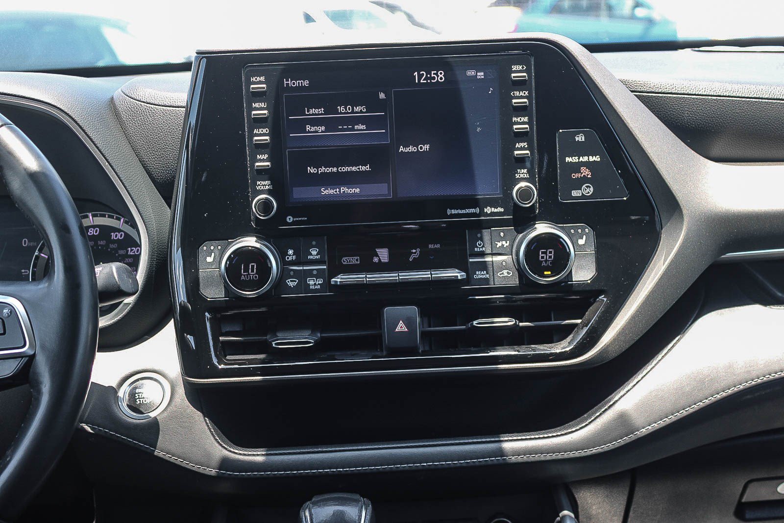 Used 2021 Toyota Highlander XLE FWD image 14