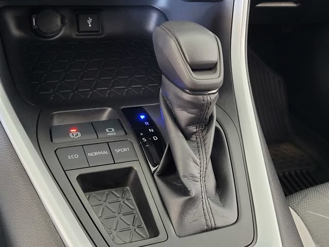 Used 2022 Toyota RAV4 XLE w/ Convenience Package FWD image 19