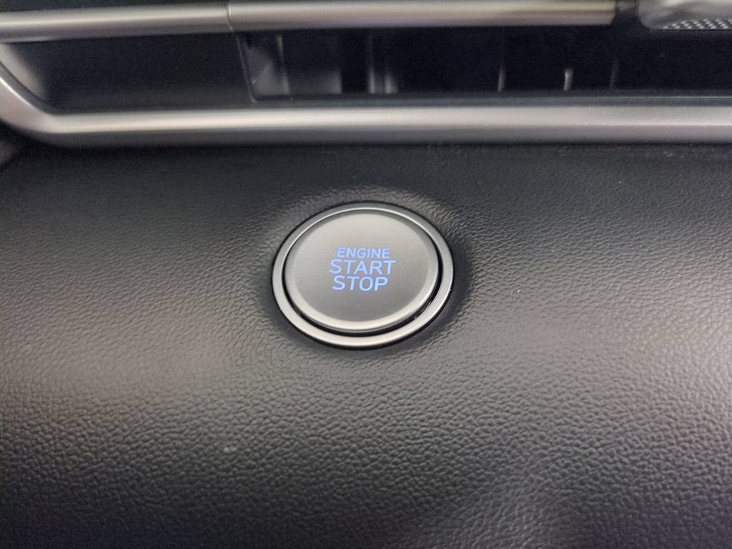 Used 2025 Hyundai Elantra Hybrid FWD image 34