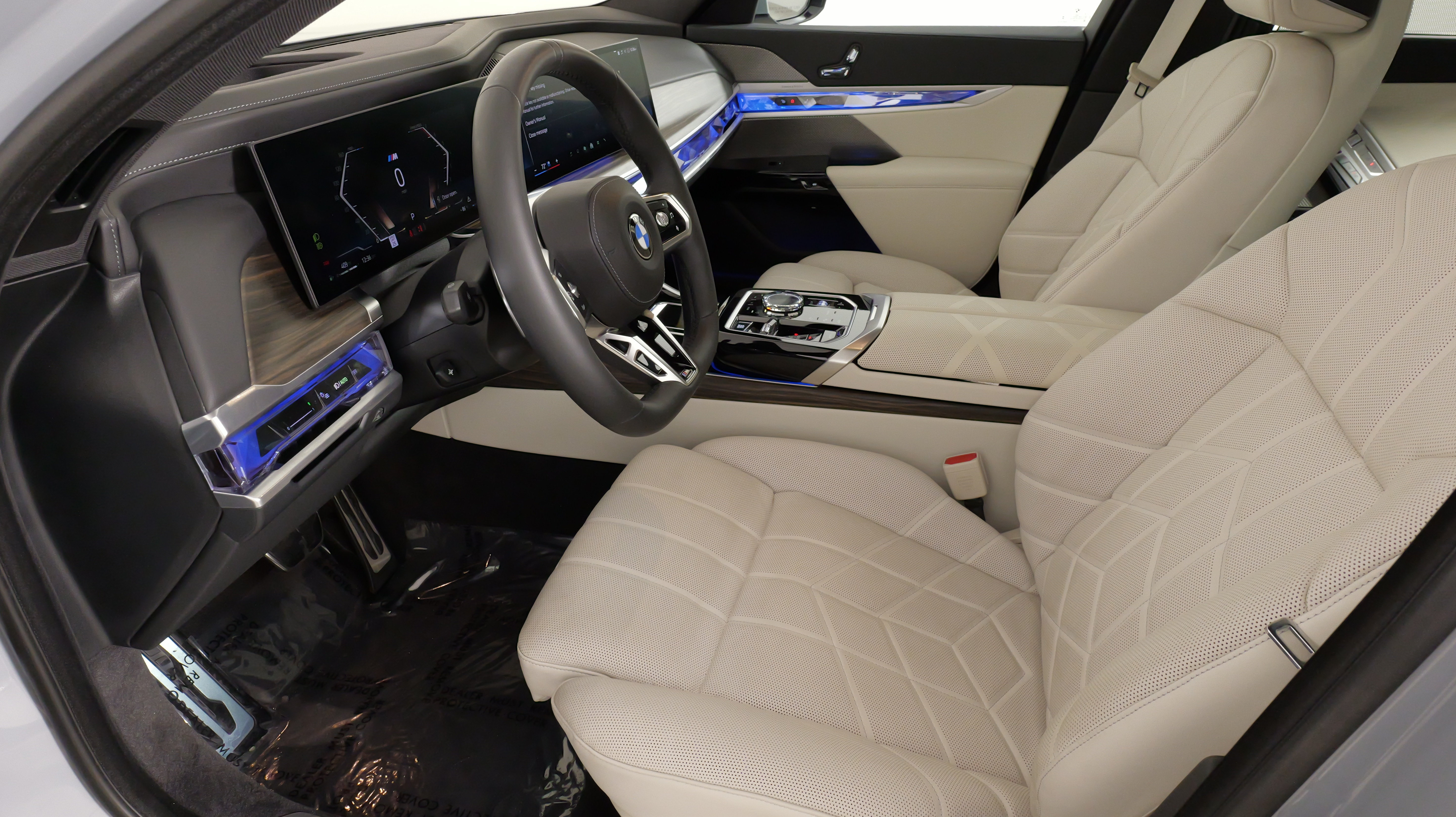 Used 2023 BMW 760i xDrive AWD/4WD image 34