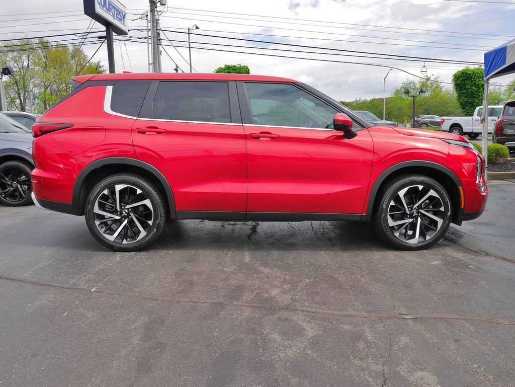 Used 2024 Mitsubishi Outlander SE Black Edition AWD/4WD image 5