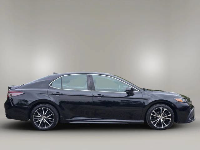 Used 2023 Toyota Camry SE FWD image 4
