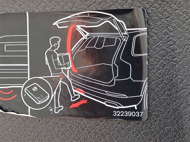 Used 2023 Volvo XC90 B6 Plus image 32