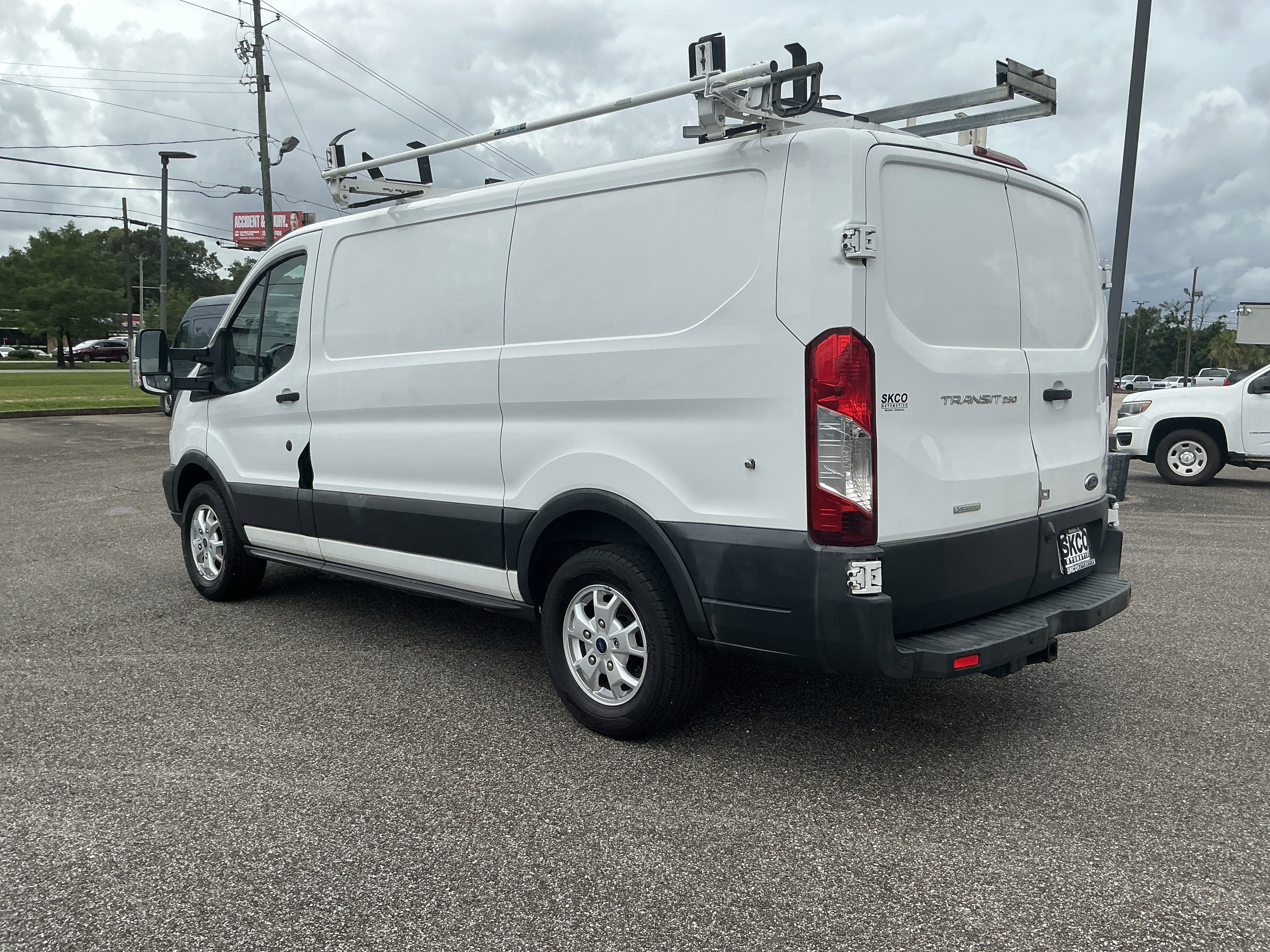 Used 2016 Ford Transit 250 130 Low Roof RWD image 5