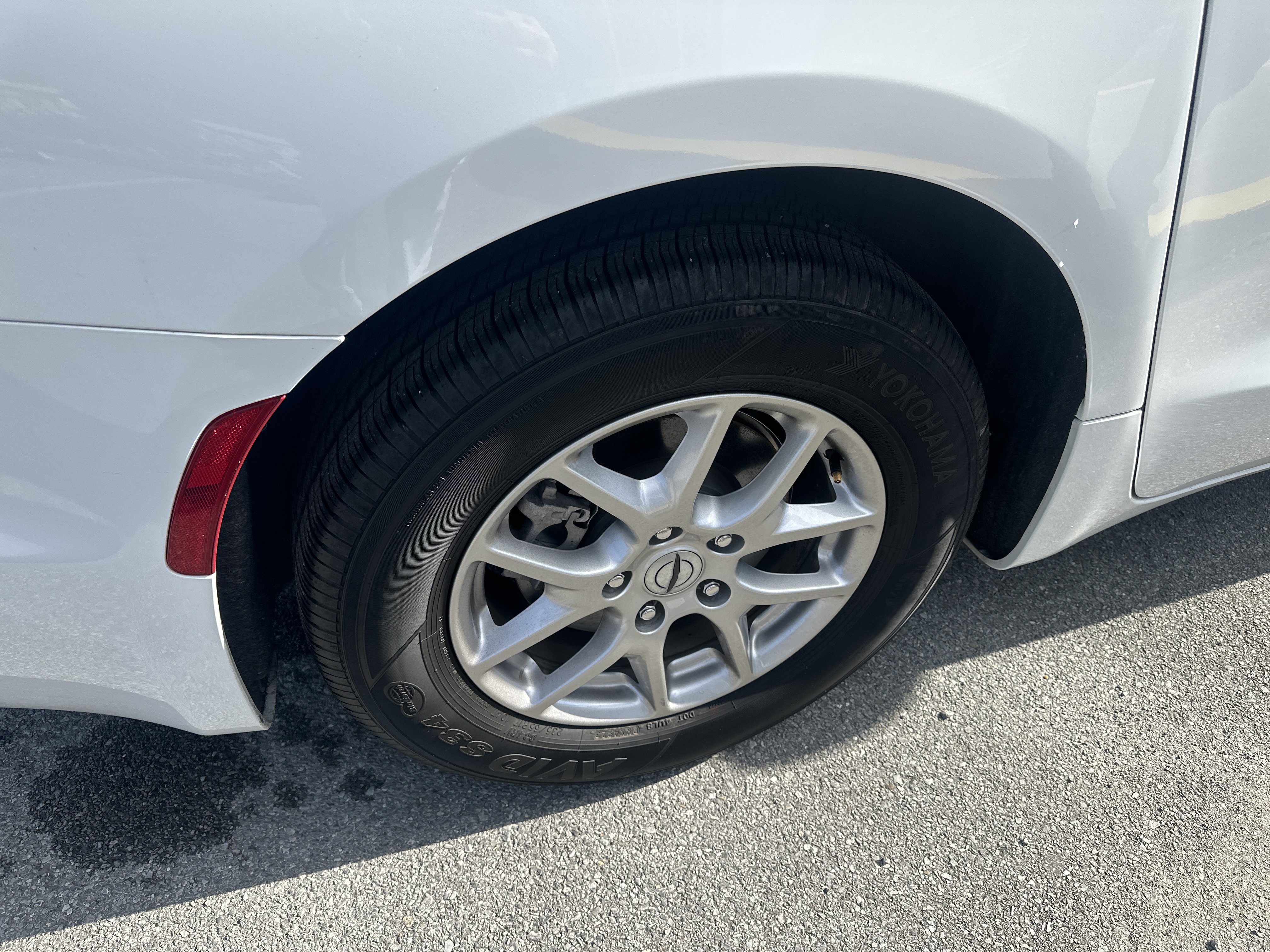 Used 2024 Chrysler Pacifica Touring-L image 23