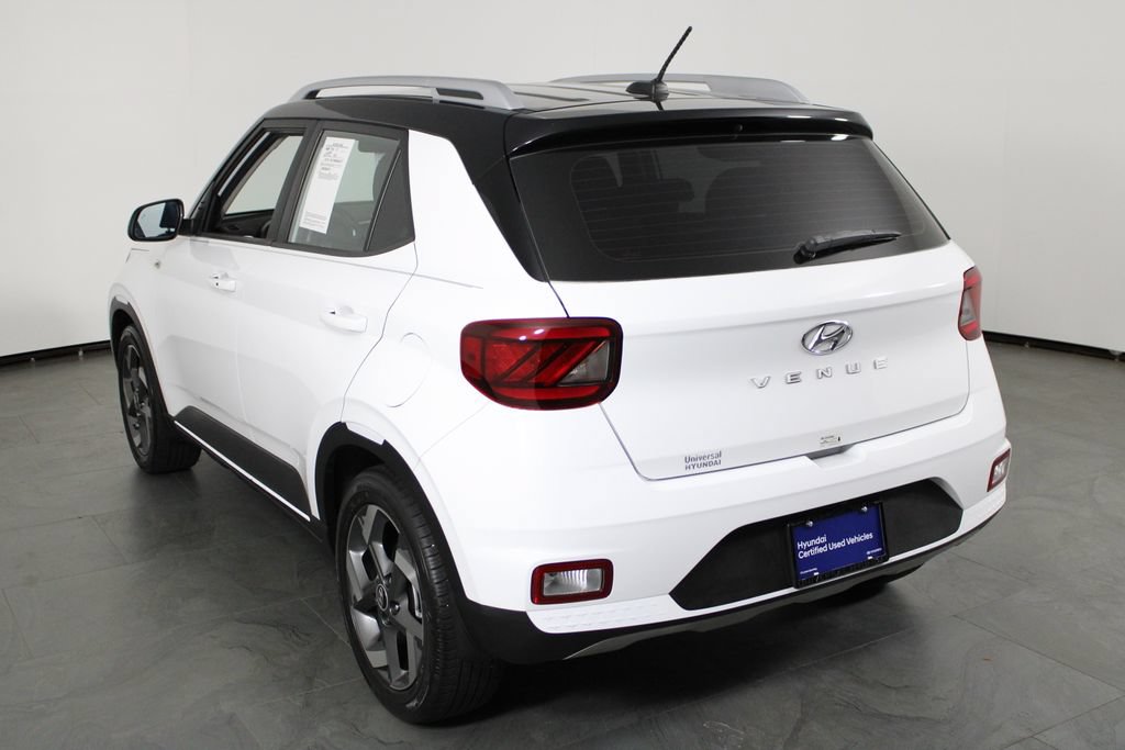 Certified 2024 Hyundai Venue Limited FWD image 4