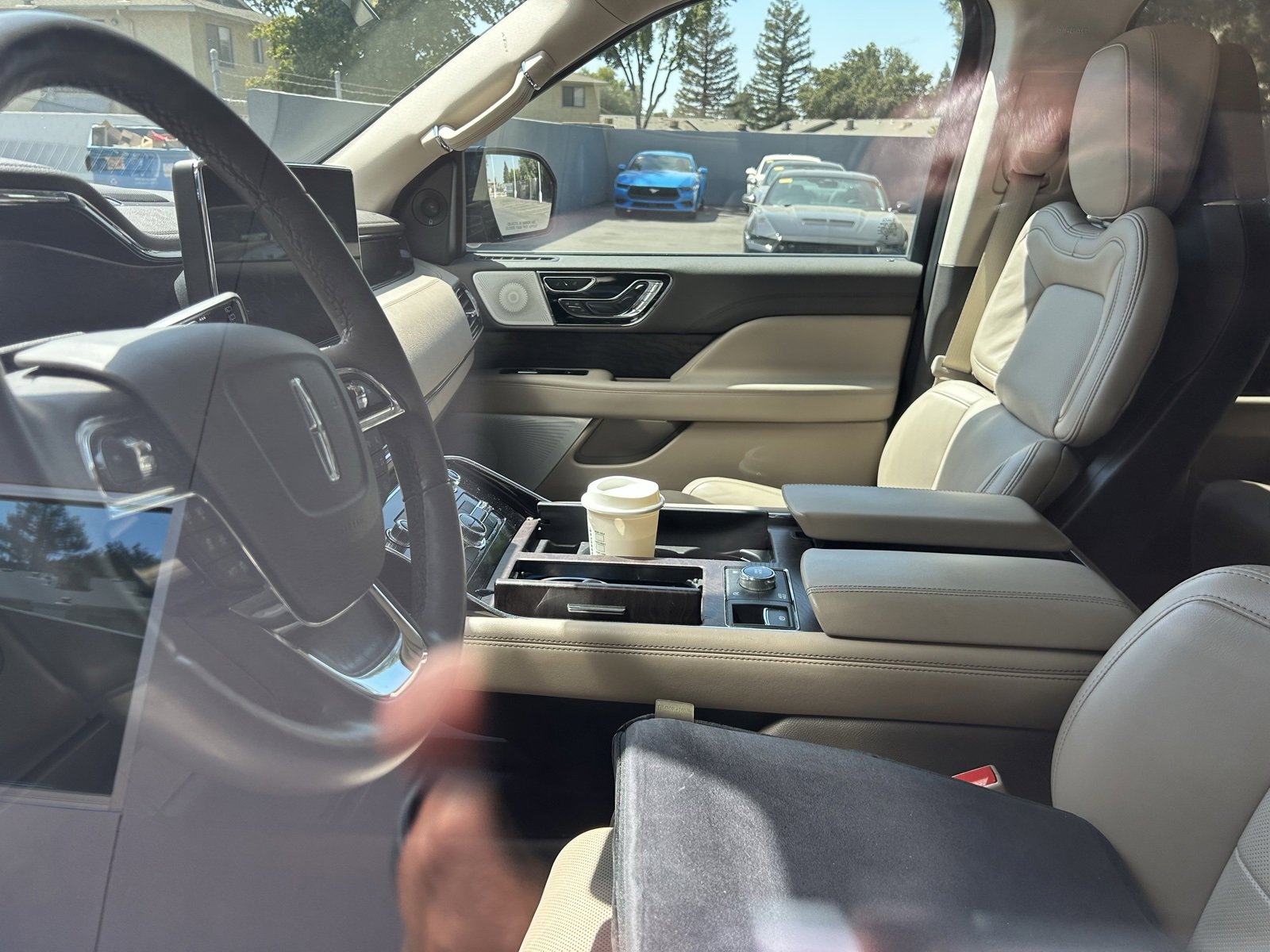 Used 2024 Lincoln Navigator Reserve image 10