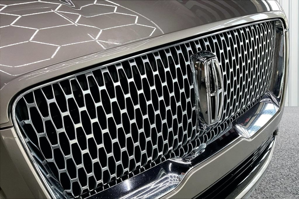 Used 2019 Lincoln Navigator Reserve AWD/4WD image 36