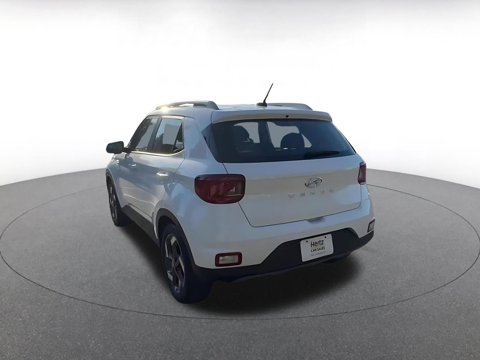 Used 2025 Hyundai Venue SEL image 11
