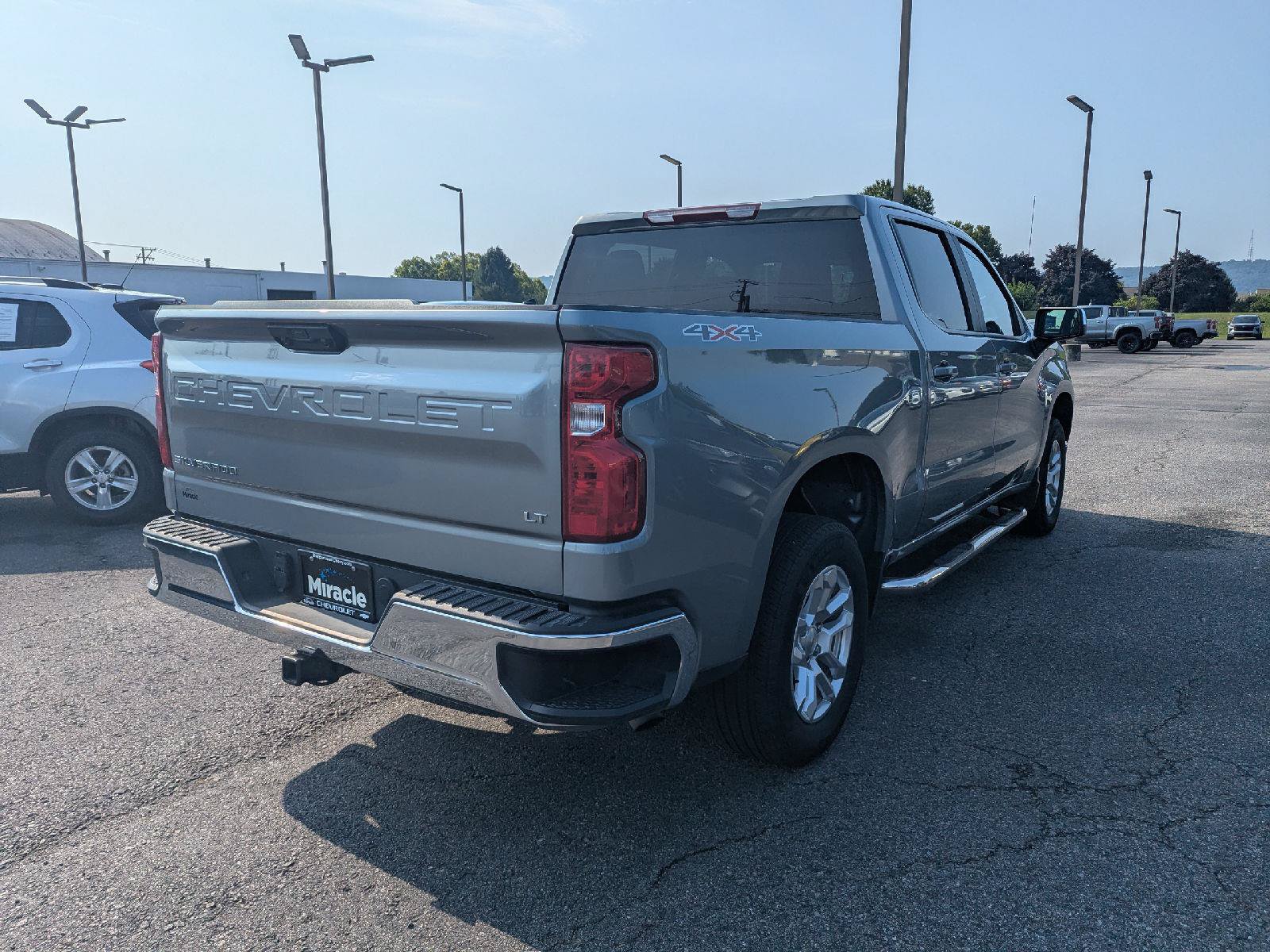 Used 2025 Chevrolet Silverado 1500 LT AWD/4WD image 7