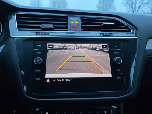 Used 2021 Volkswagen Tiguan SE R-Line image 28