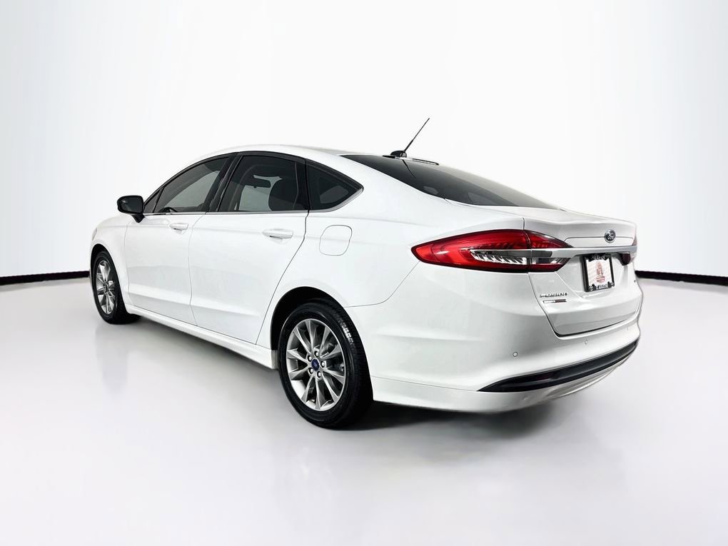 Used 2017 Ford Fusion SE w/ Fusion SE Technology Package image 7