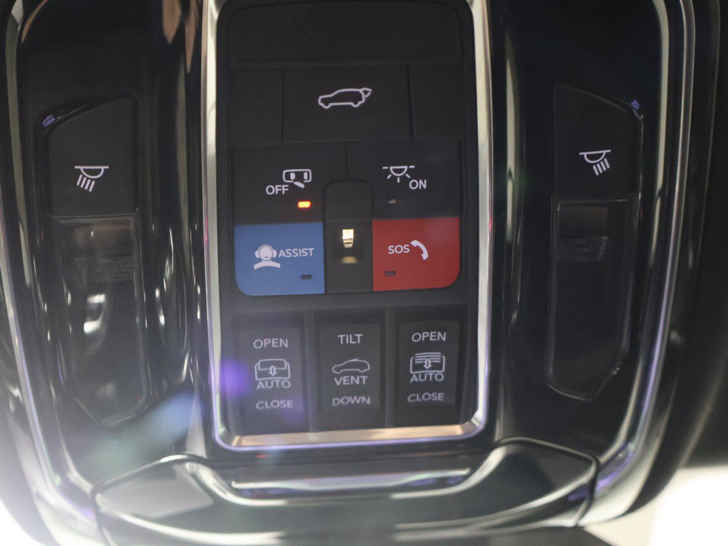 Used 2023 Jeep Grand Cherokee Overland w/ Adv Protech Group III AWD/4WD image 60