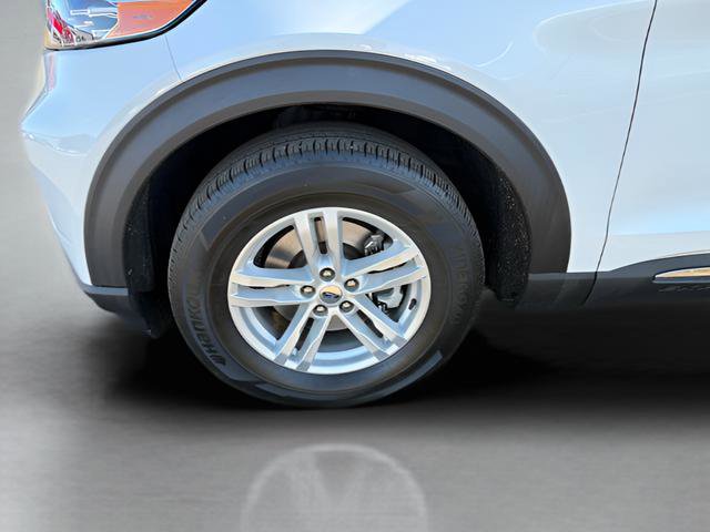 Used 2022 Ford Explorer XLT w/ Equipment Group 202A AWD/4WD image 28