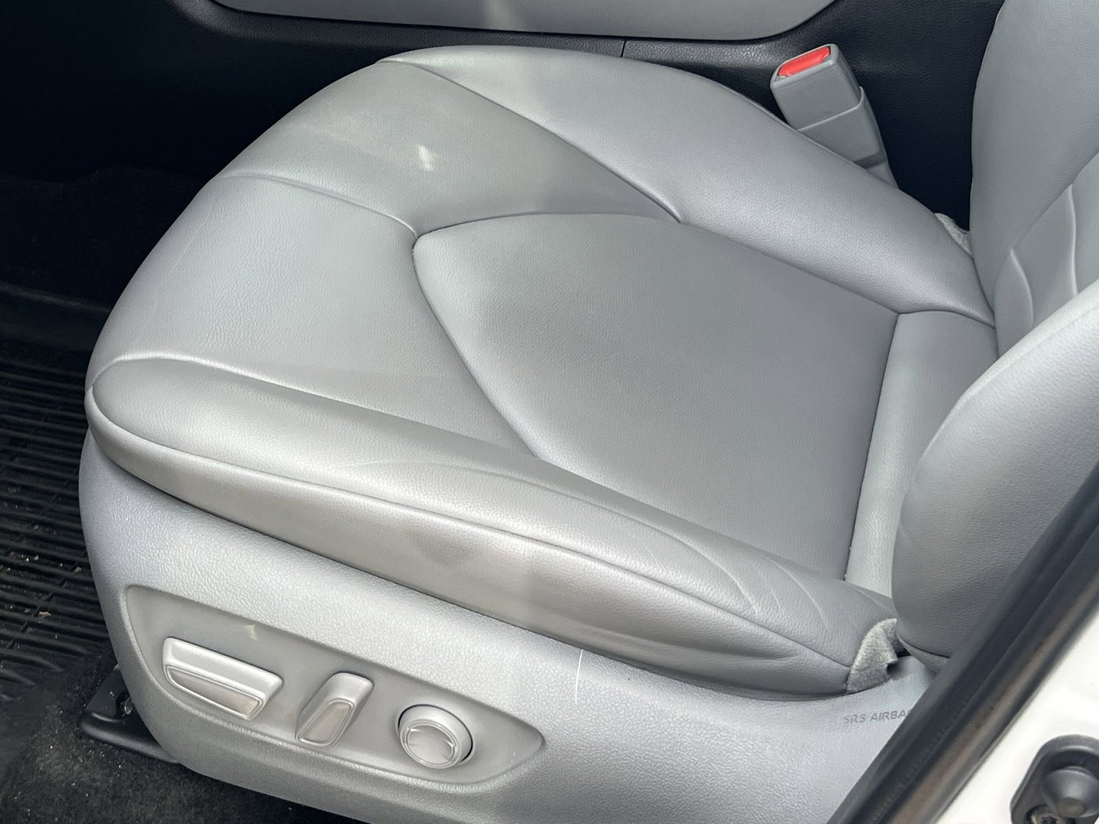 Used 2023 Toyota Highlander XLE FWD image 12