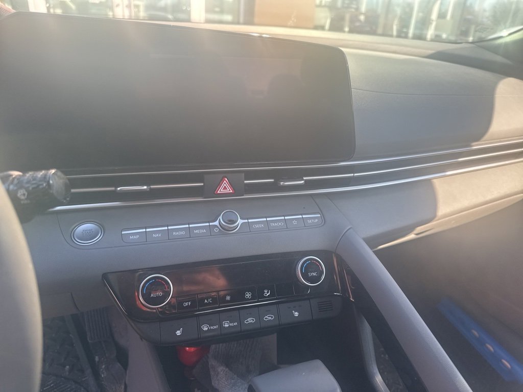Used 2023 Hyundai Elantra SEL w/ Convenience Package image 10