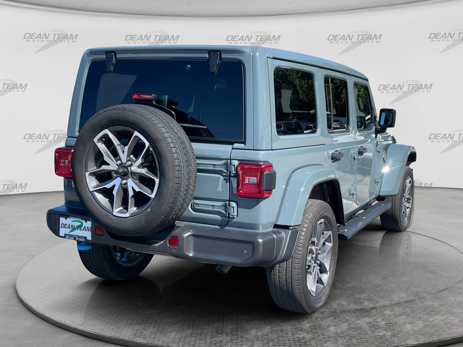 Used 2024 Jeep Wrangler Unlimited w/ Convenience Group AWD/4WD image 8