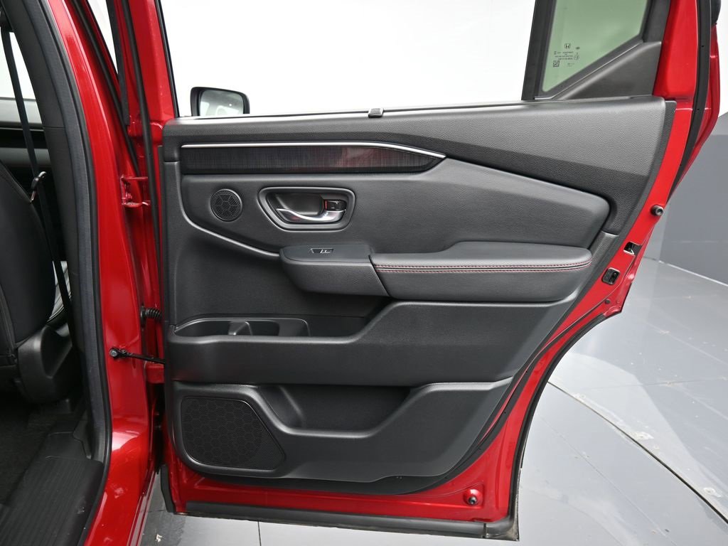 Certified 2025 Honda Pilot Black Edition image 40