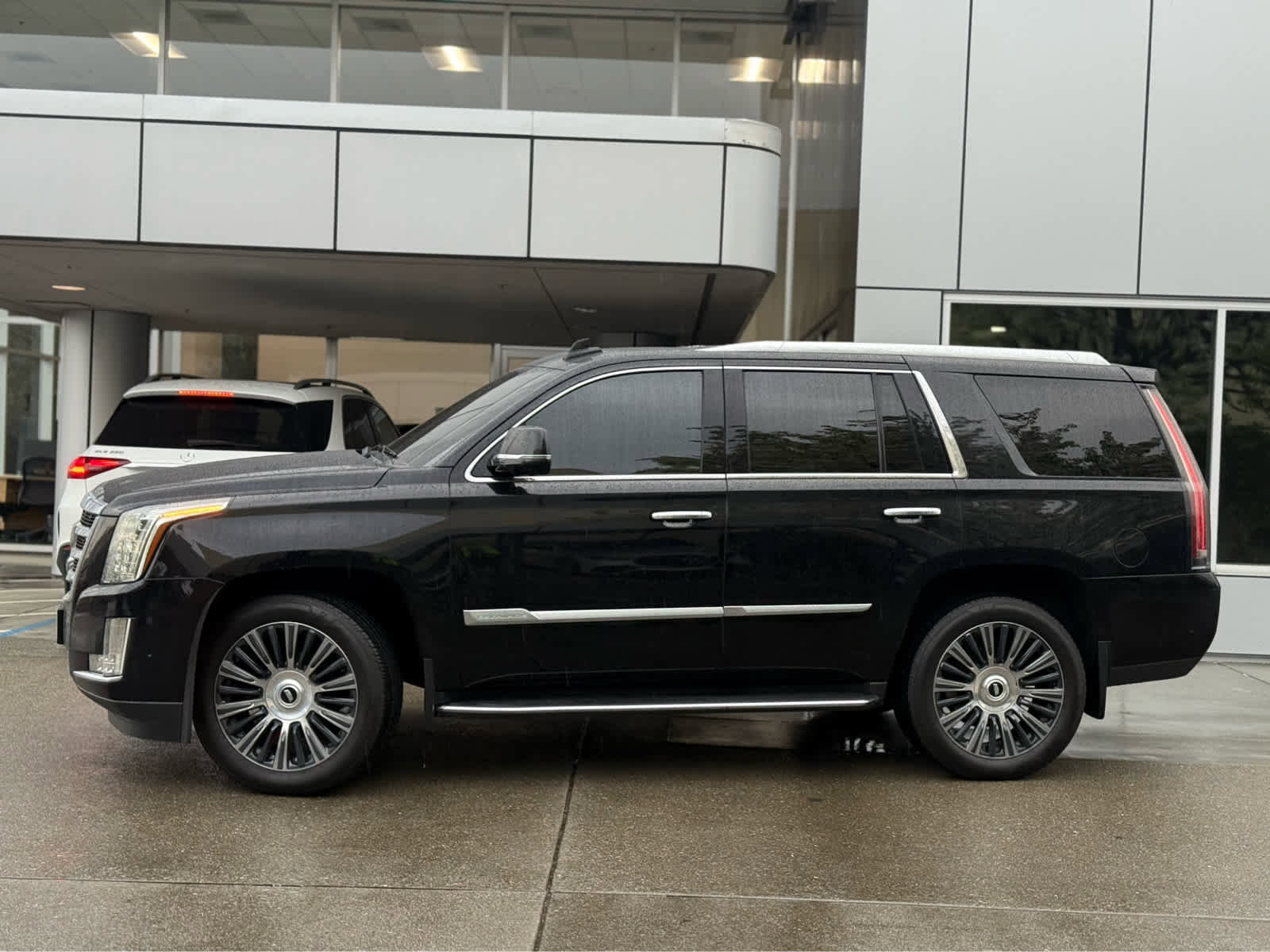 Used 2020 Cadillac Escalade Luxury image 4