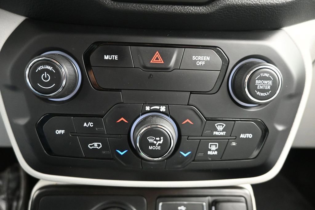 Used 2020 Jeep Renegade Latitude AWD/4WD image 22