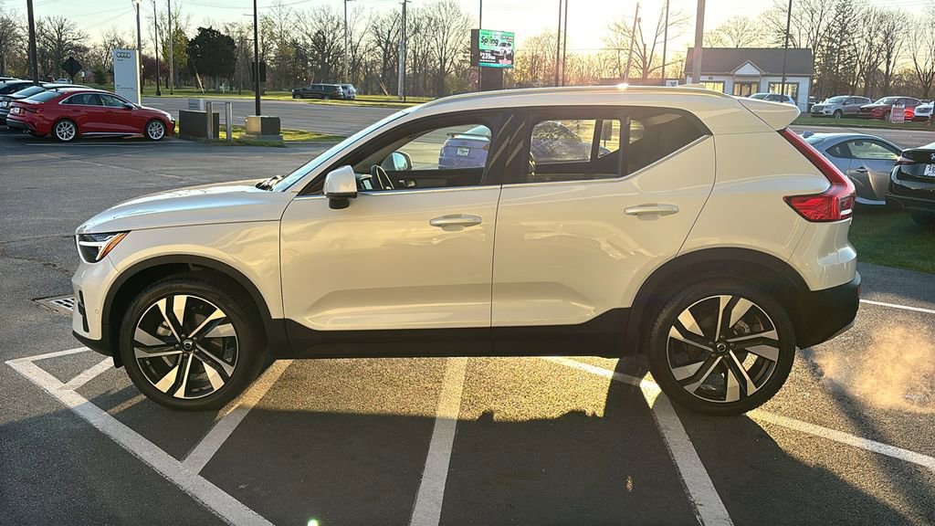 Certified 2024 Volvo XC40 B5 Ultimate w/ Climate Package image 3
