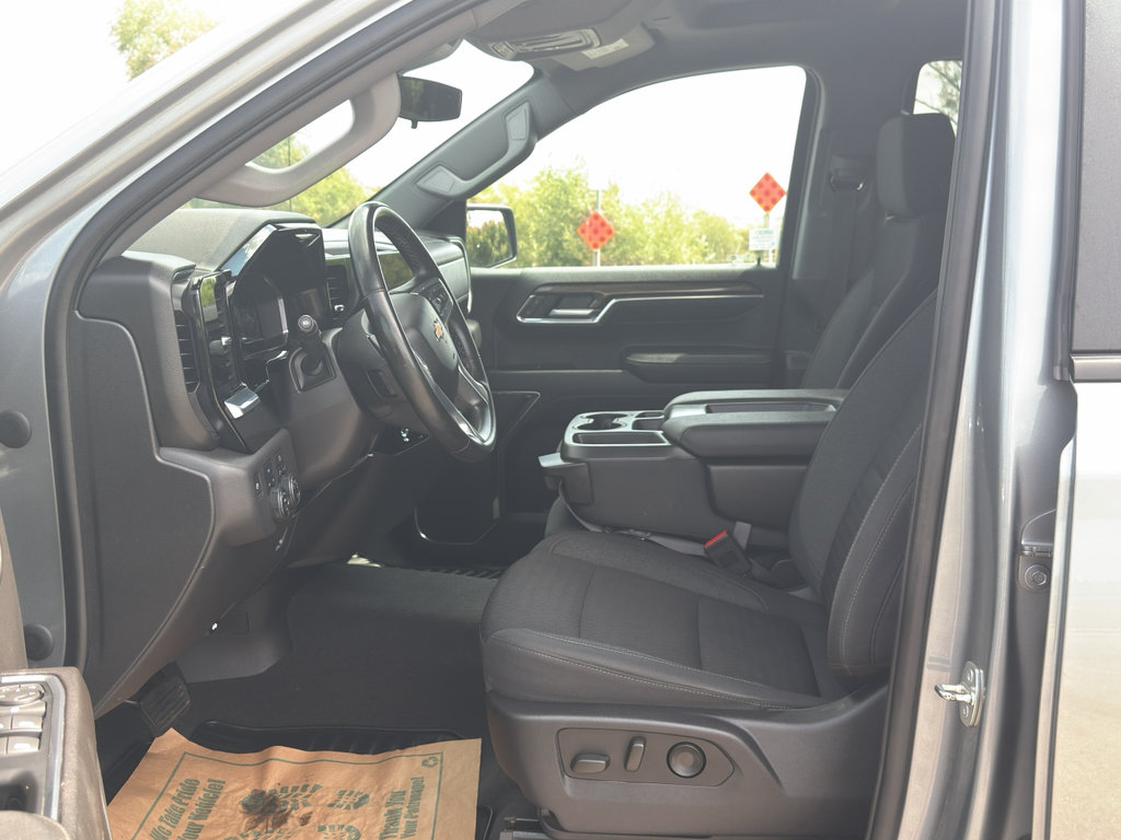 Used 2023 Chevrolet Silverado 1500 LT AWD/4WD image 13