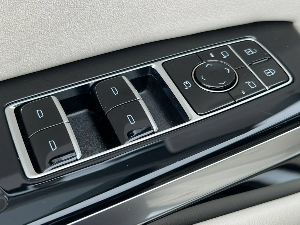 Used 2025 Cadillac Escalade Sport Platinum w/ LPO, ONYX Package AWD/4WD image 17